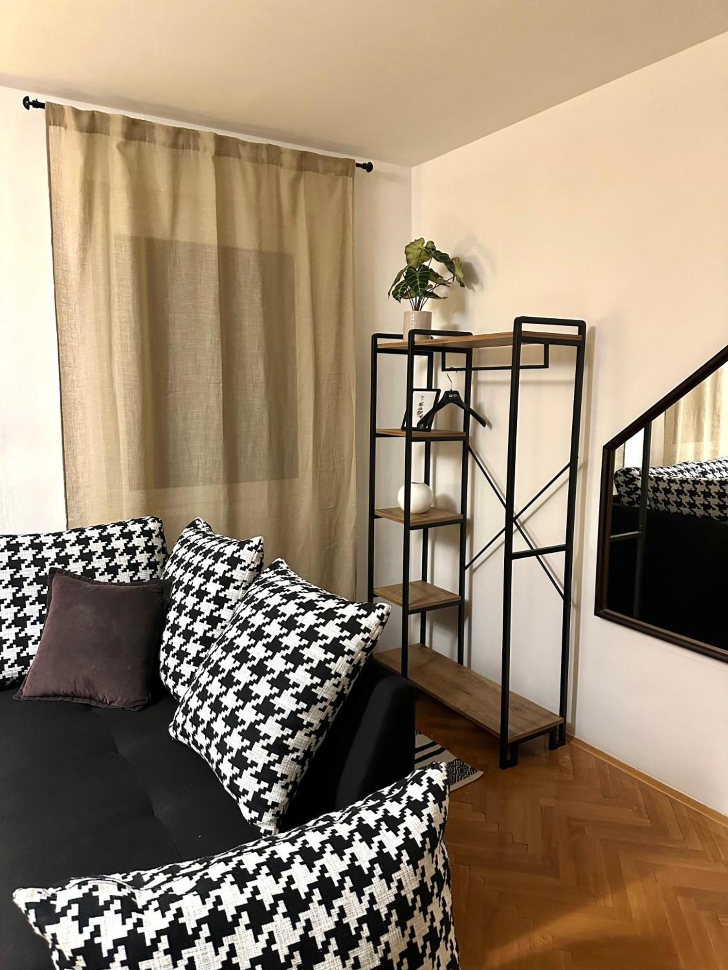 Layla'S Home Free Parking Szarajevó Kültér fotó
