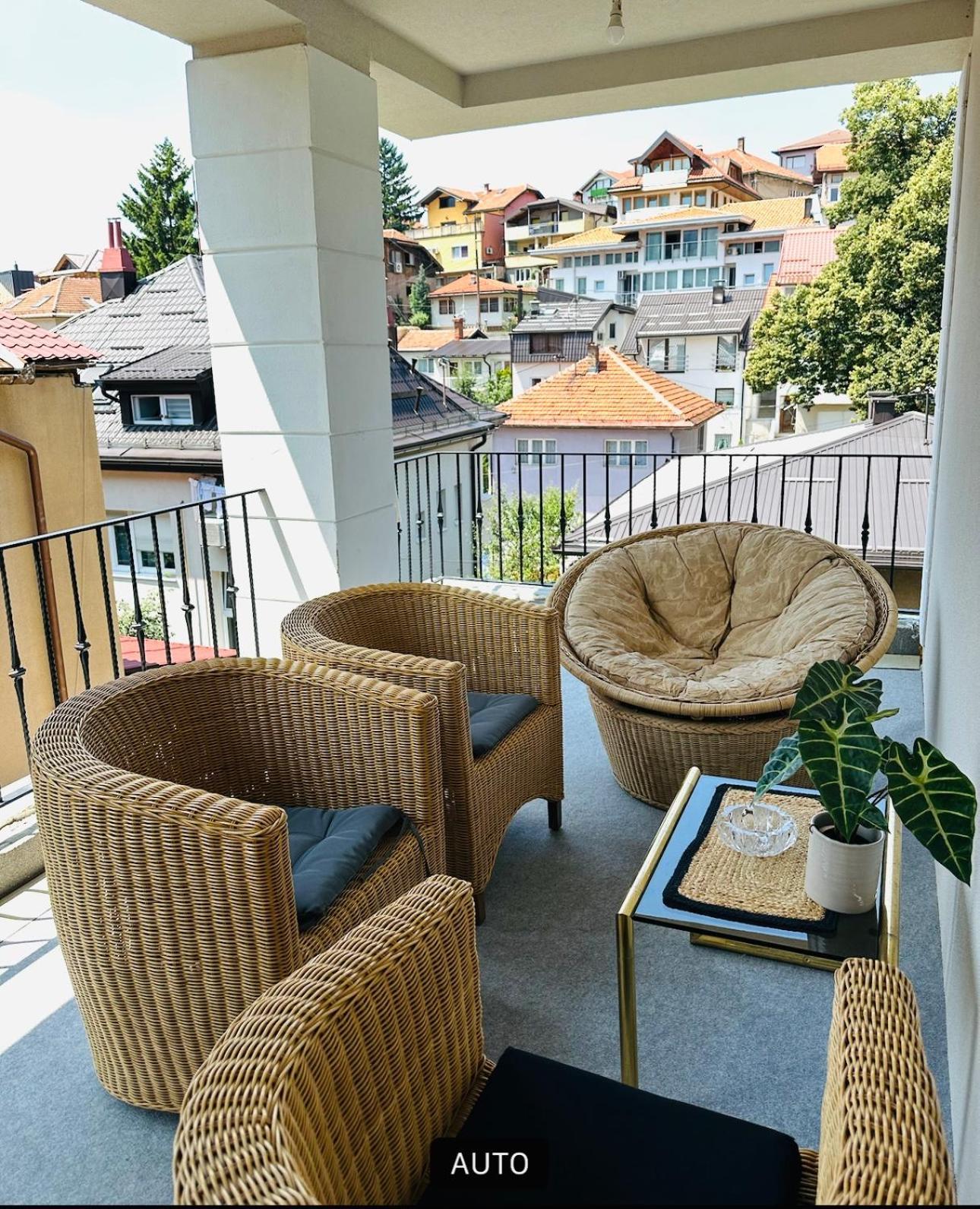 Layla'S Home Free Parking Szarajevó Kültér fotó
